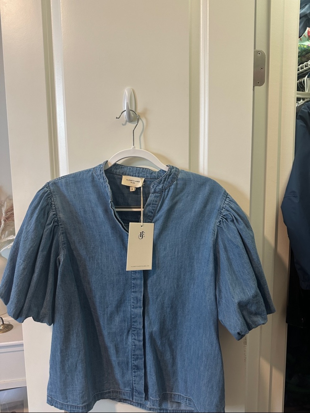 Elizabeth and James Light Blue Denim Puff Sleeve Blouse Med